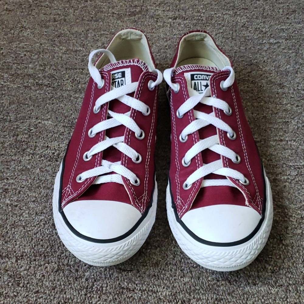 🌹🥀YOUTH CONVERSE ALL STARS SIZE 3🥀🌹